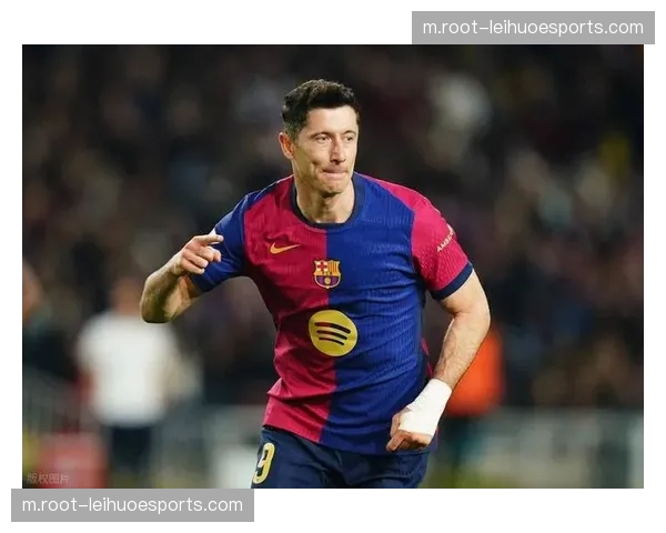 莱万眼眶骨折确认伤缺 巴萨锋线面临调整